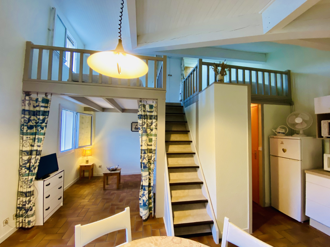 Pavillon cosy à louer dans quartier calme de Biscarrosse Plage, parfait pour 4 personnes, proche commodités.