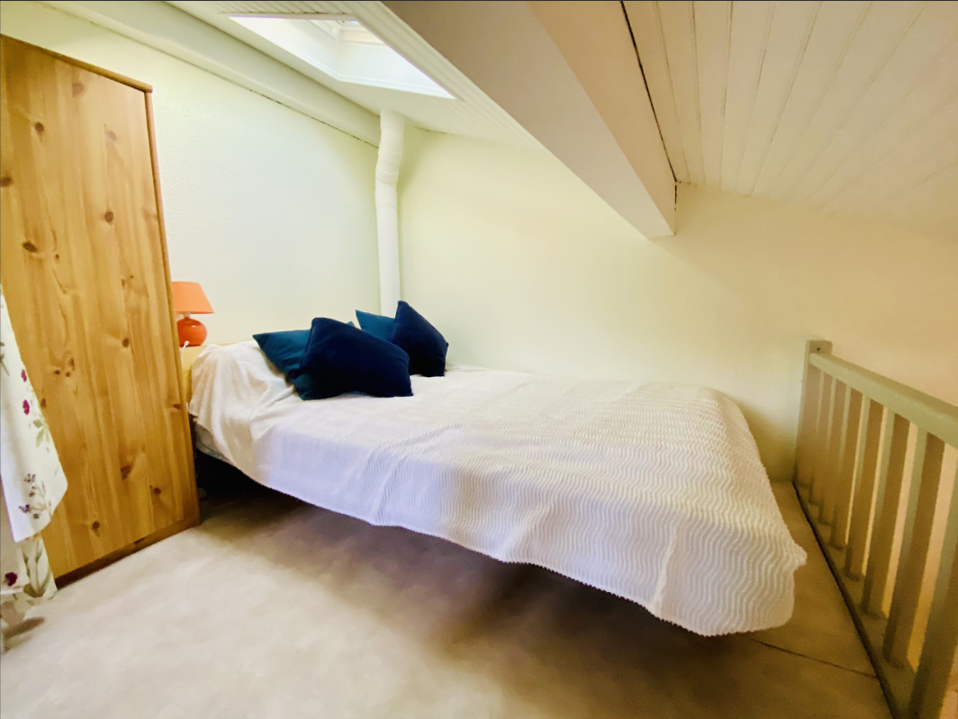 Proche de la plage et pistes cyclables, ce pavillon à louer à Biscarrosse Plage vous séduira immédiatement.