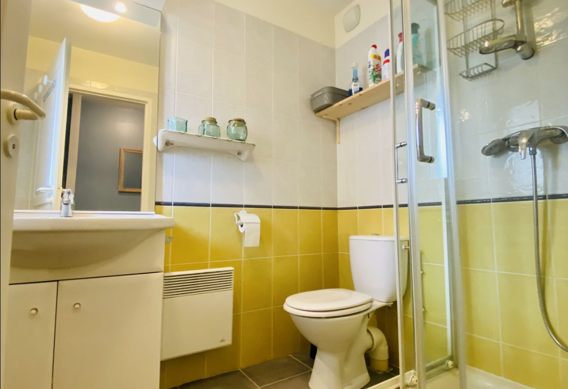 Deux places de parking privatives pour un stationnement facile à proximité immédiate du logement