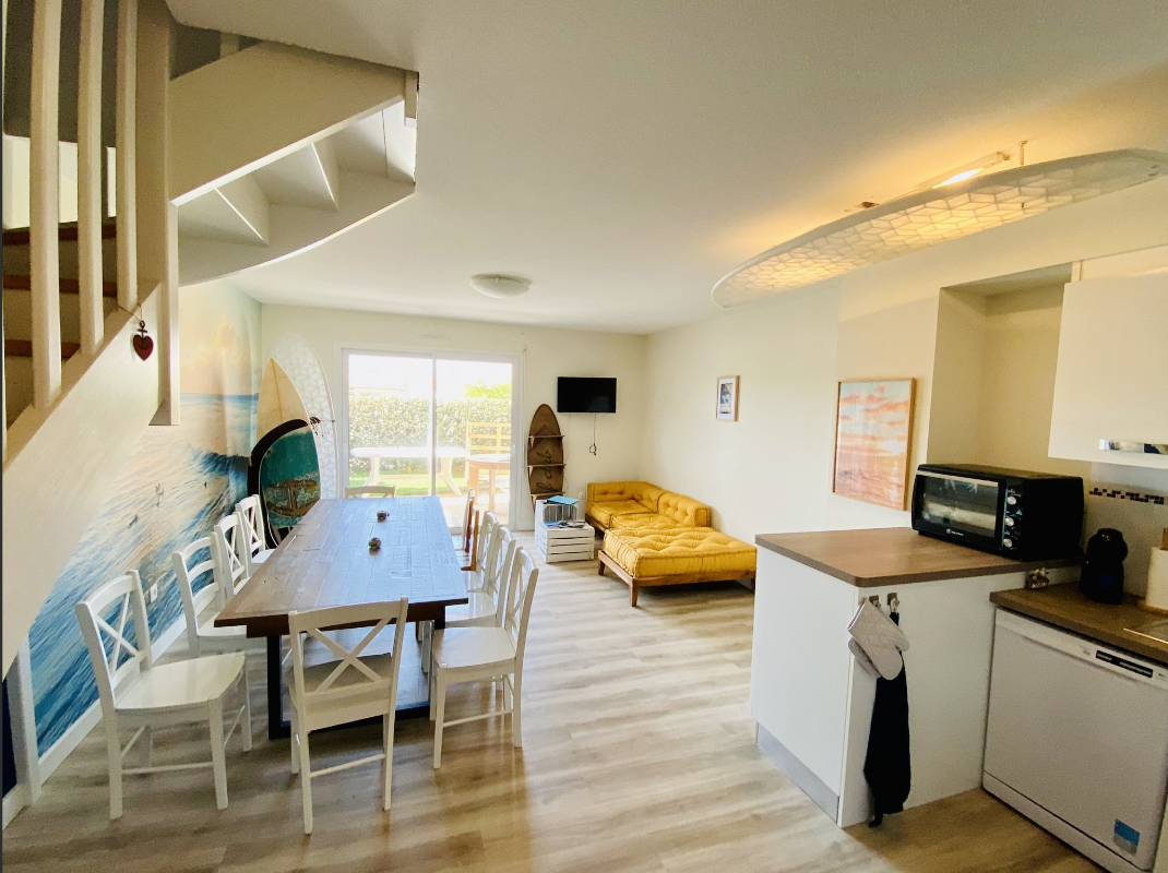 Beau logement avec dortoir et plusieurs chambres doubles louable à la semaine dans les Landes