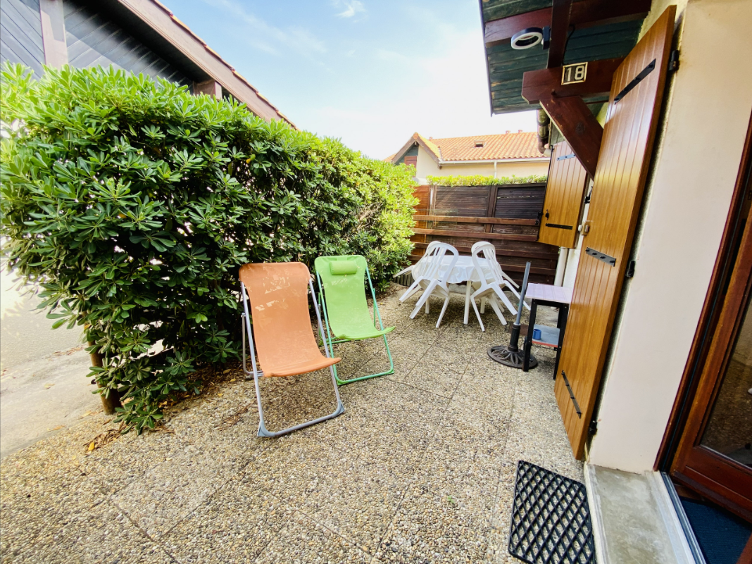 appartement en rez de chaussé avec terrasse à louer pour les vacances 