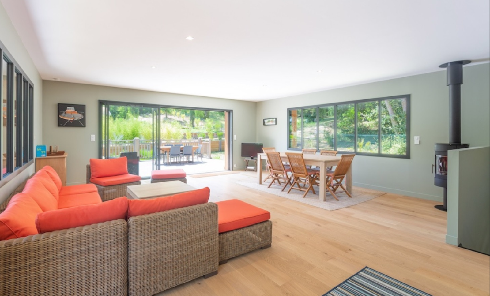 Belle villa moderne à louer pour les vacances à Biscarrosse