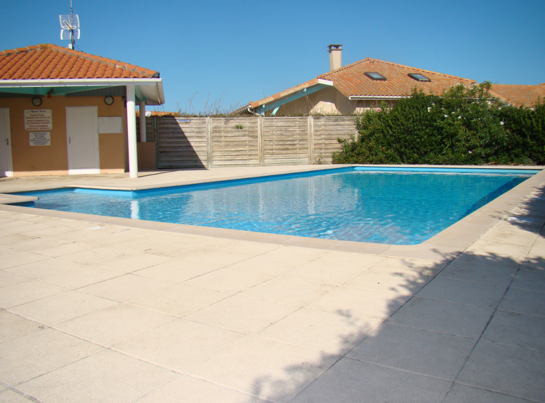 location saisonnière avec piscine collective