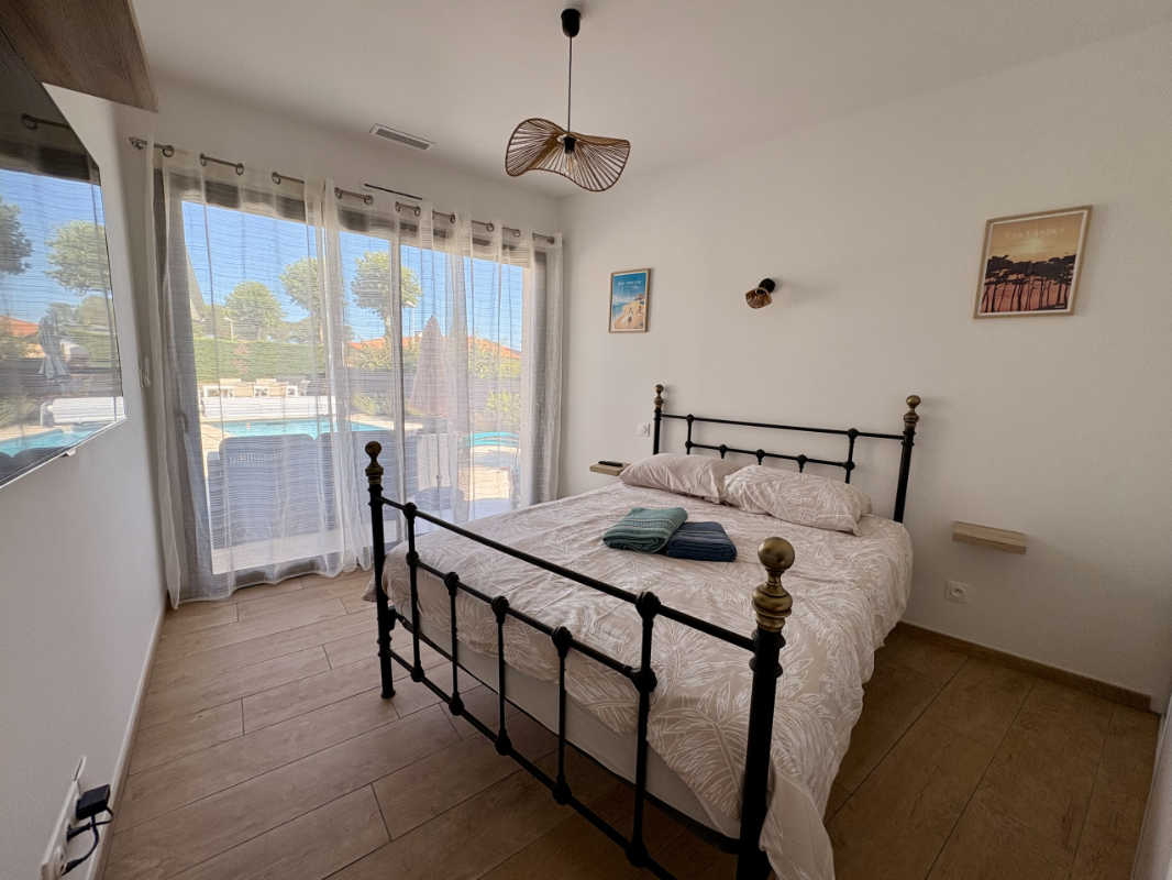 Location saisonnière avec piscine et jardin proche des plages et du lac de Biscarrosse