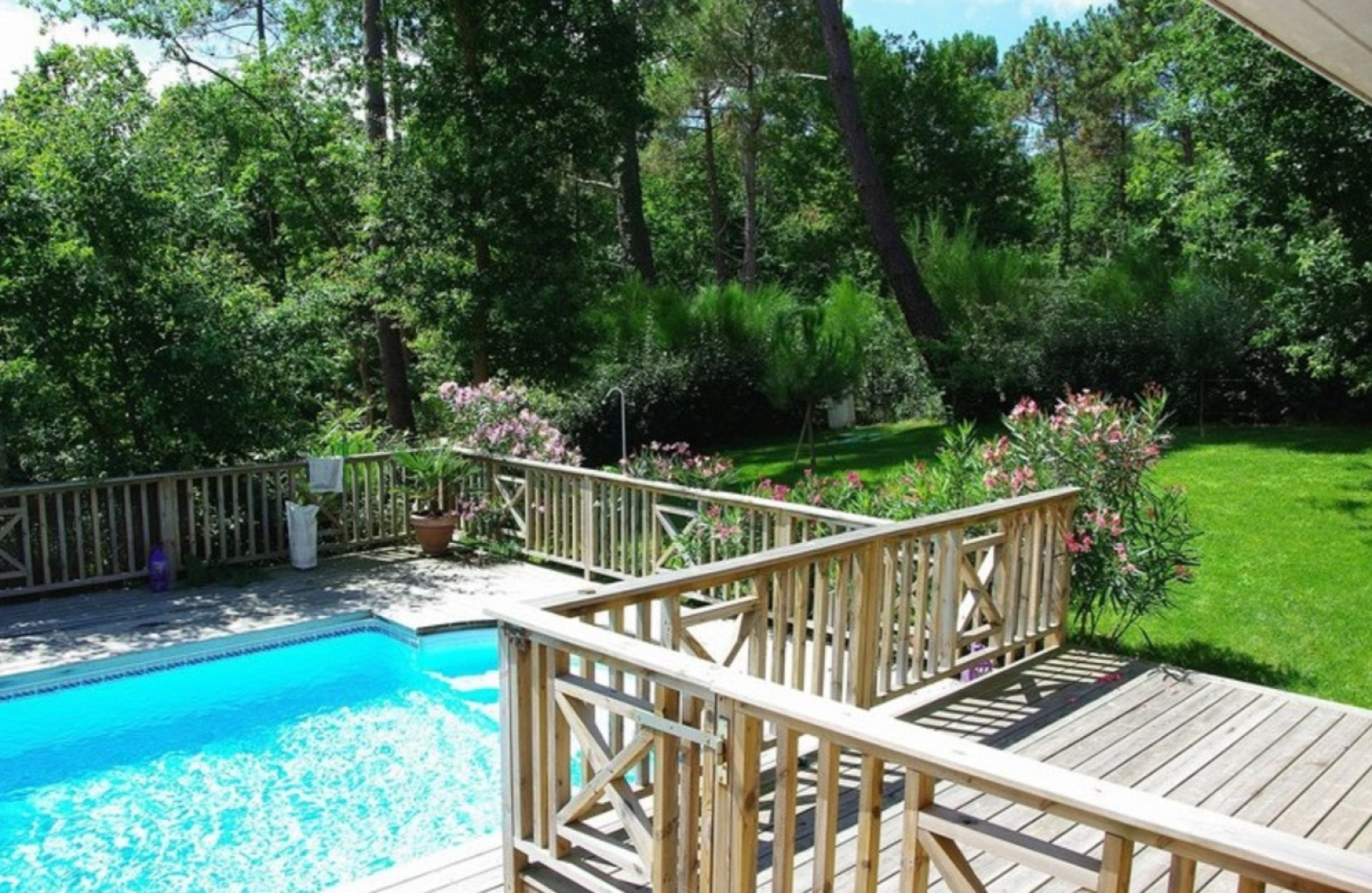 Louer une villa avec piscine chauffée proche du lac de Biscarrosse dans les Landes