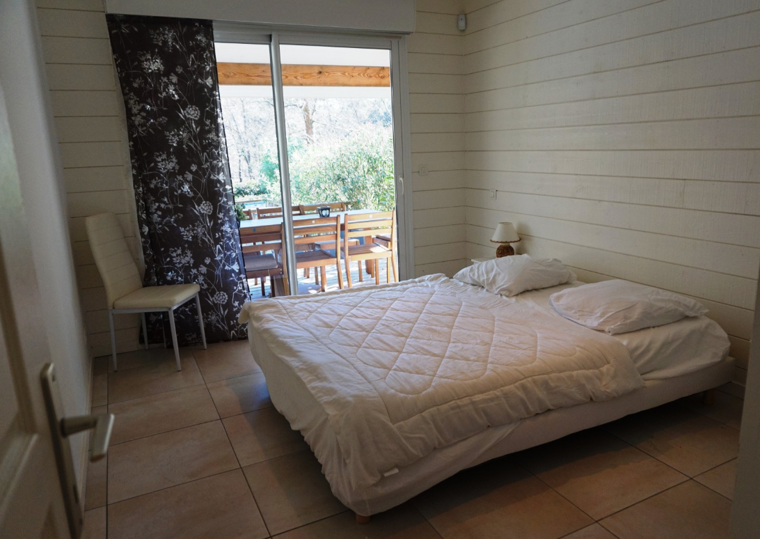 Location de vacances pour 6 personnes avec piscine à Biscarrosse