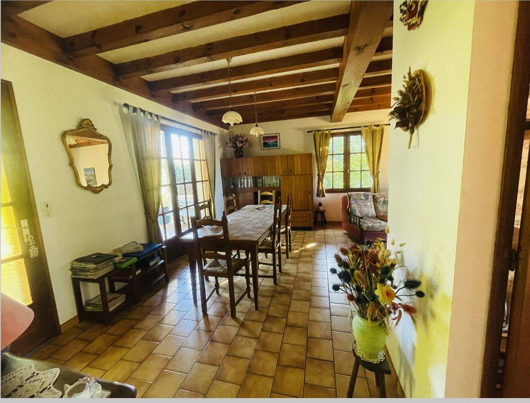 Maison plain-pied à vendre à Biscarrosse Plage avec grand terrain piscinable, garage aménagé et fort potentiel