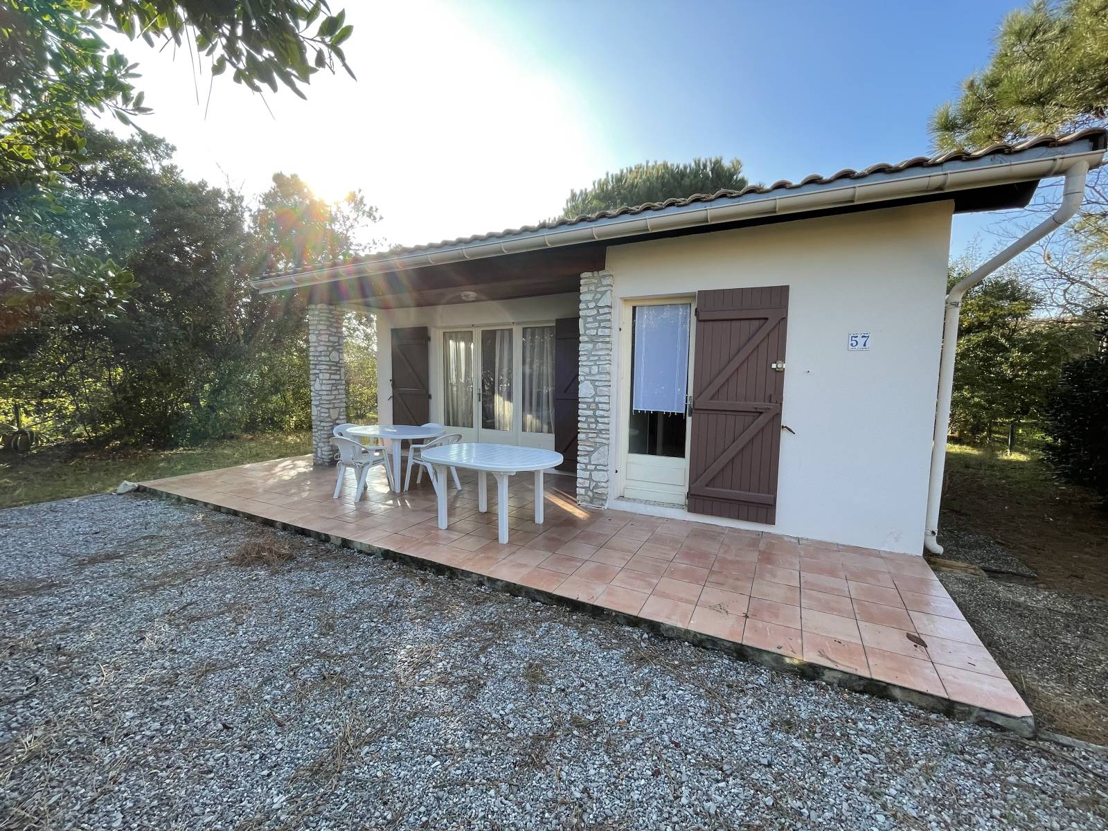 Maison de pays typique à rénover sur son joli terrain au calme