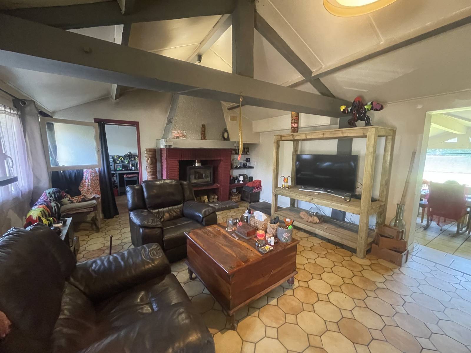 Maison de pays de plain pied à vendre avec 3 chambres sur un grand terrain à Biscarrosse Bourg