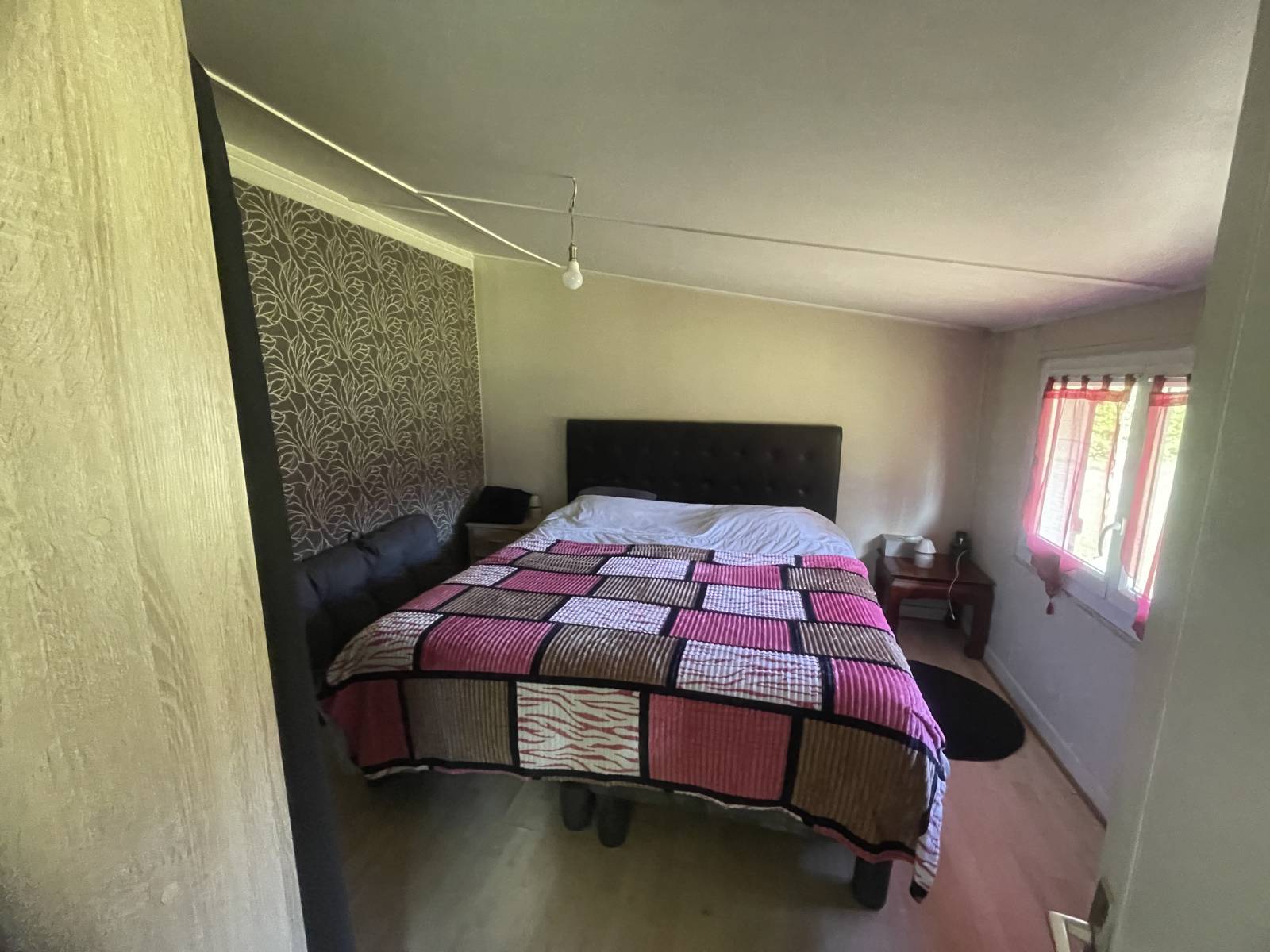 Maison de pays de plain pied à vendre avec 3 chambres sur un grand terrain à Biscarrosse Bourg