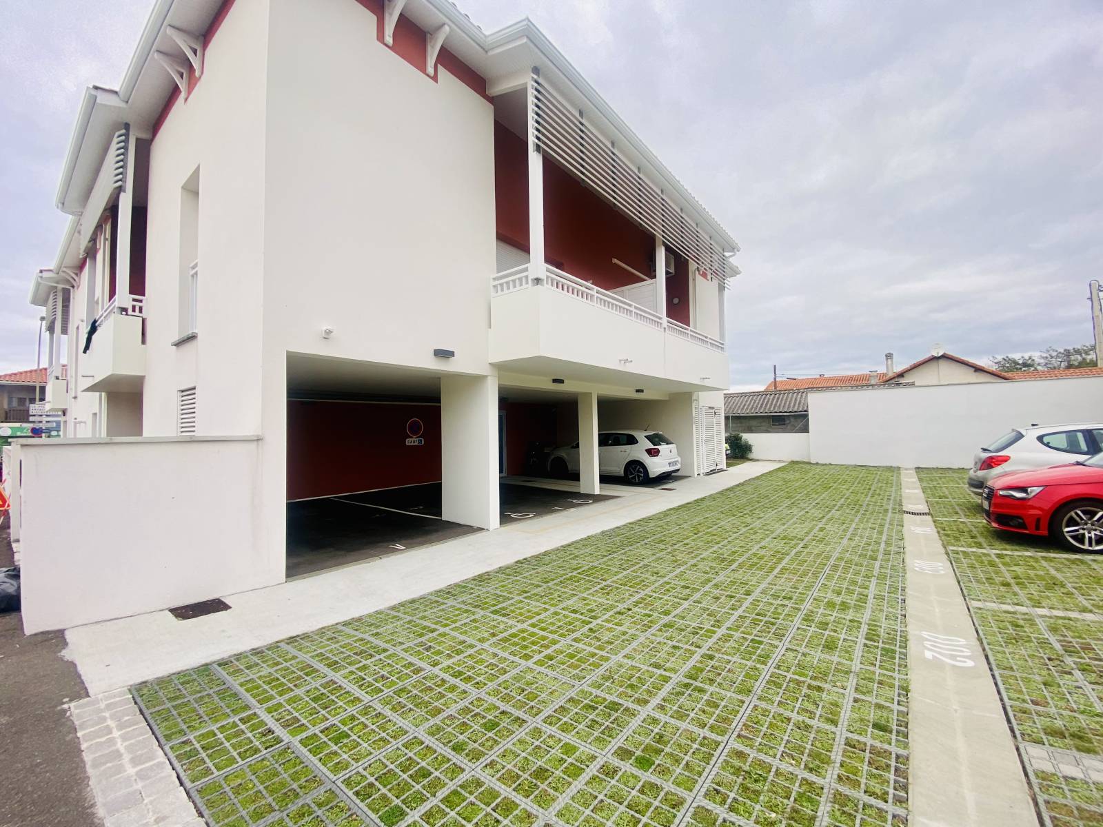 Parking couvert à vendre au centre-ville de Biscarrosse Plage