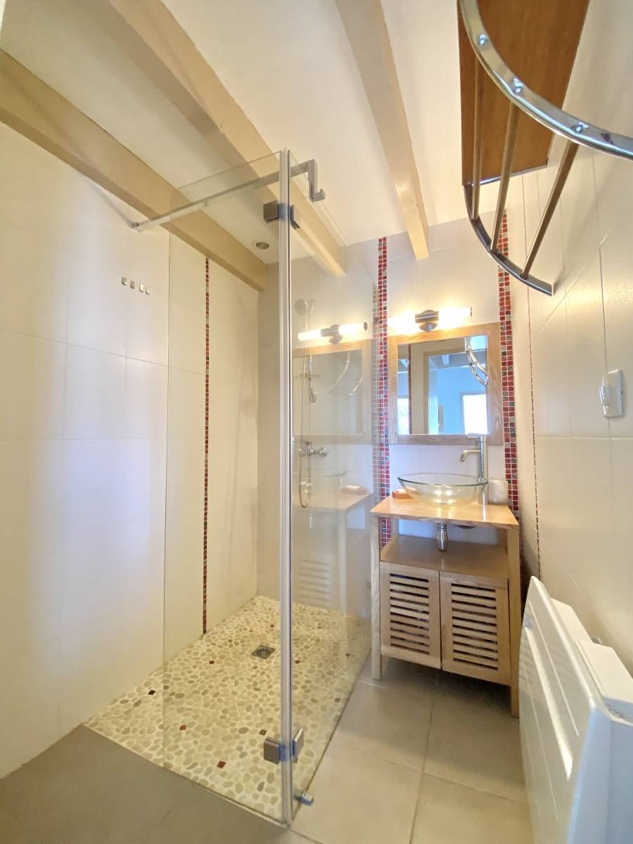 Vendu : Sympathique Pavillon avec 2 Chambres + Mezzanine