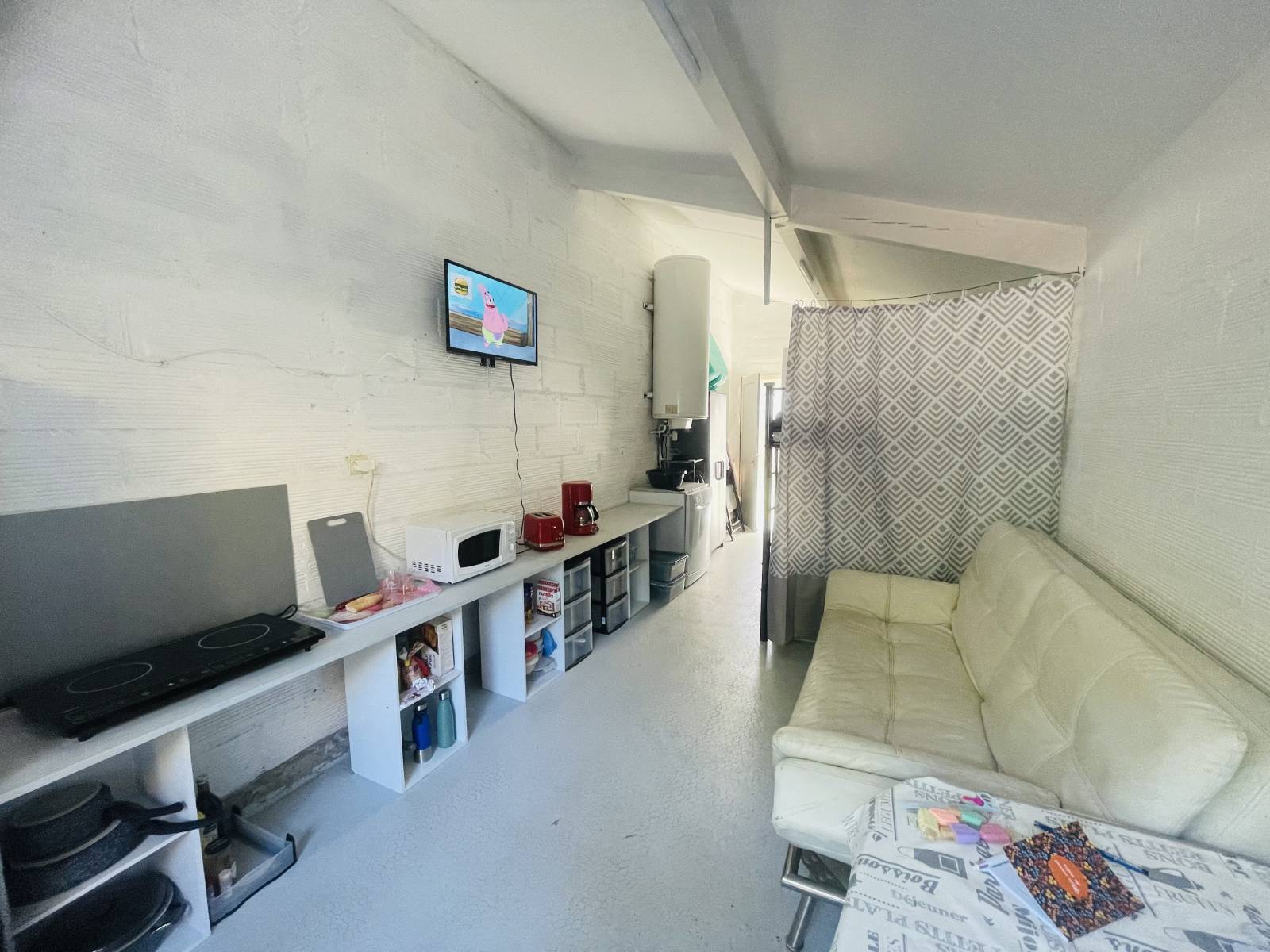 Maison plain-pied à vendre à Biscarrosse Plage avec grand terrain piscinable, garage aménagé et fort potentiel