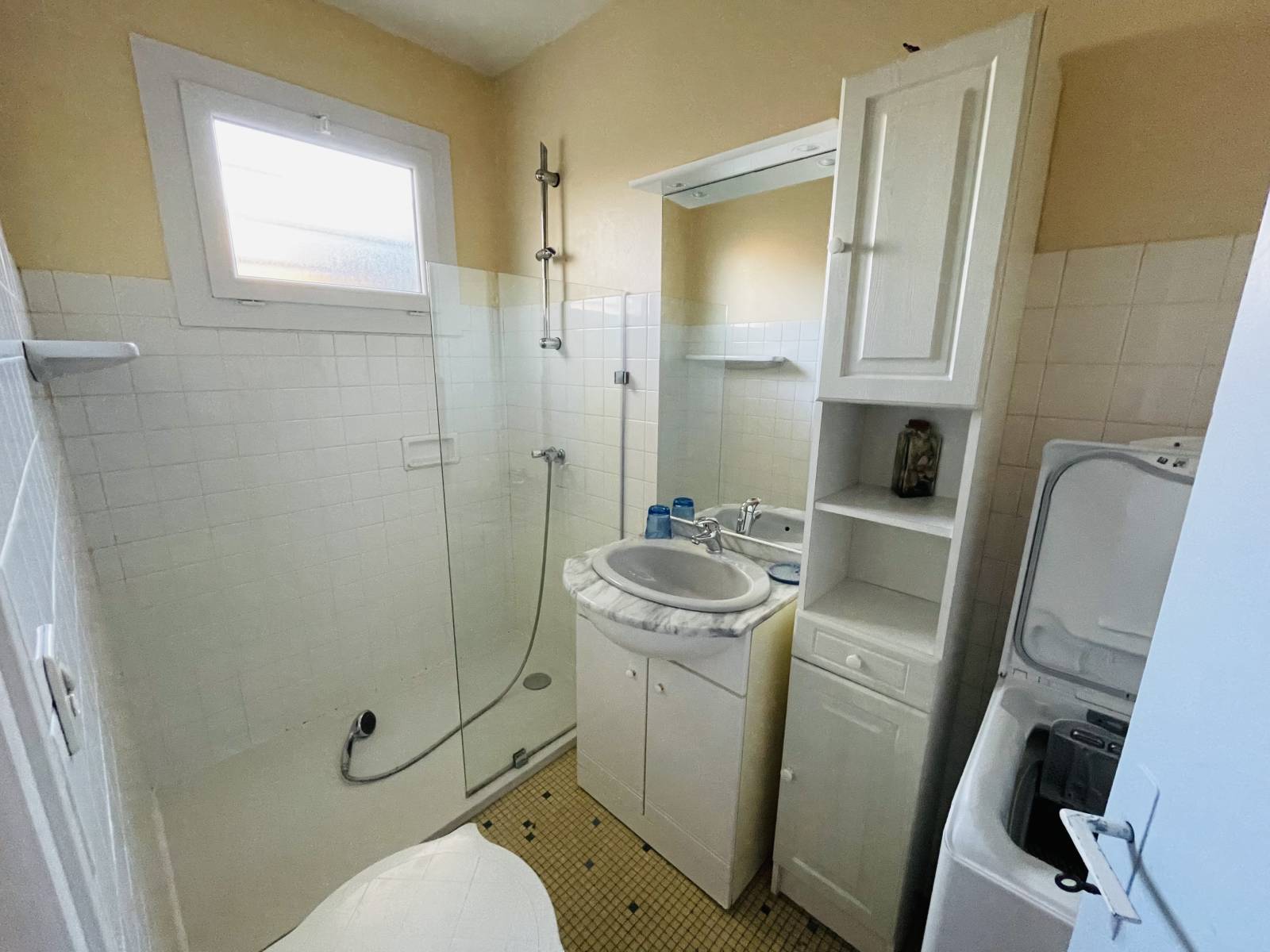 Maison de pays typique à rénover sur son joli terrain au calme