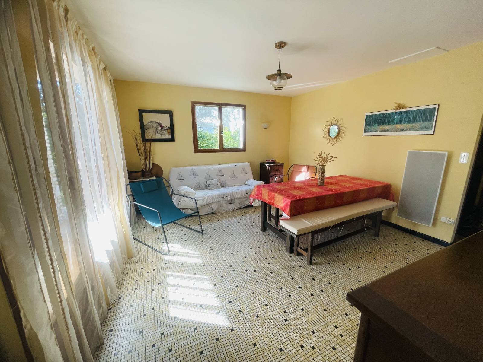 Maison de pays typique à rénover sur son joli terrain au calme