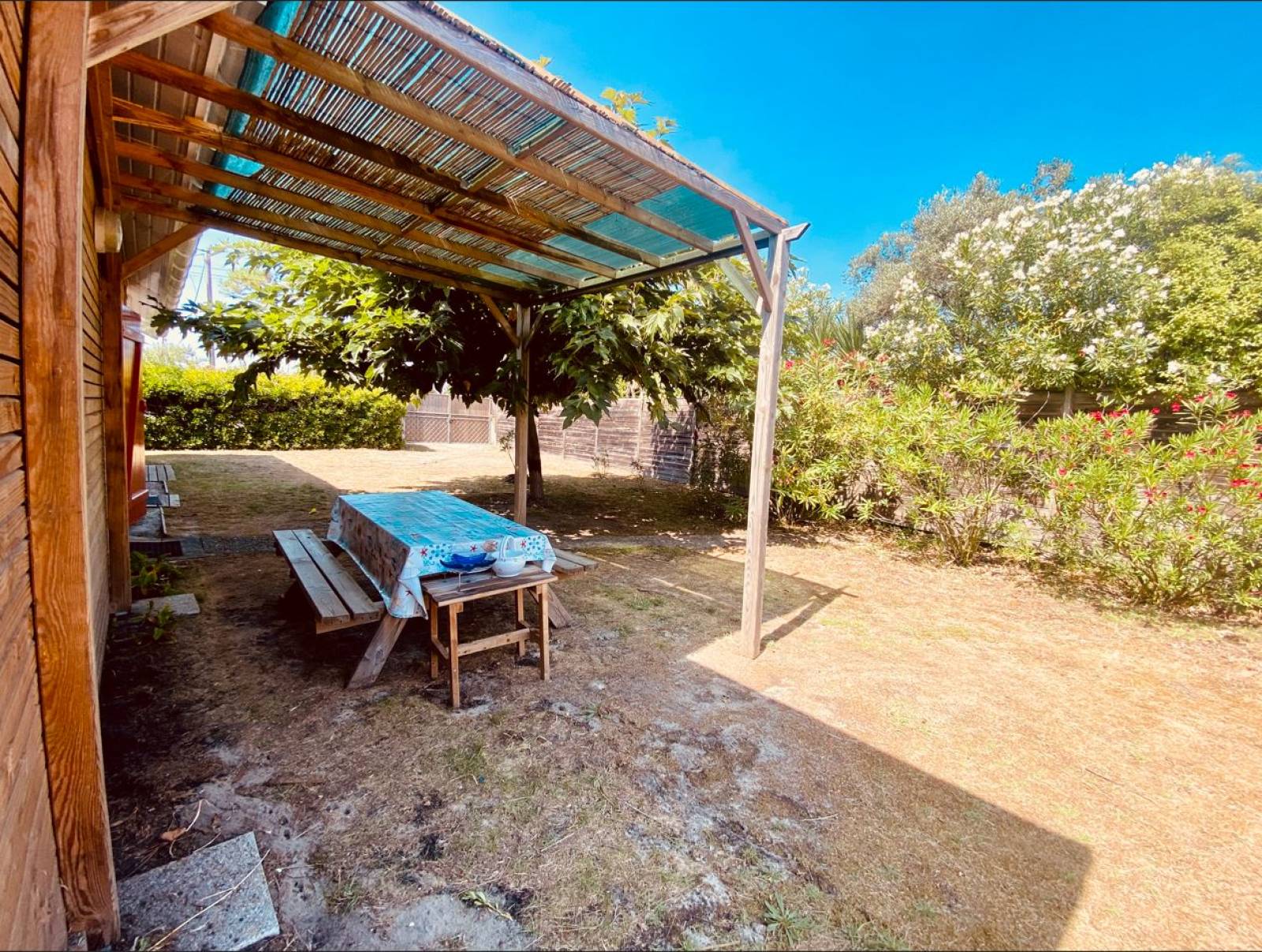 Maison à vendre à Biscarrosse plage avec deux chambres et jardin