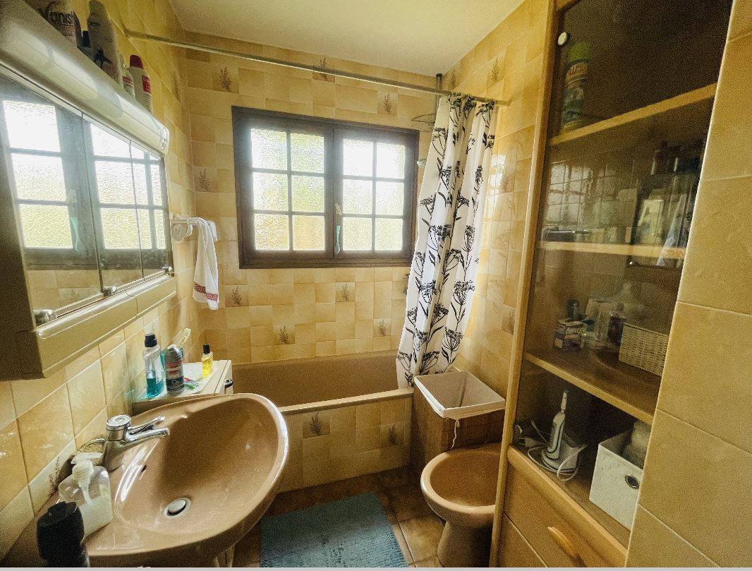 Maison avec trois chambres deux garage et un jardin à vendre proche biscarrosse