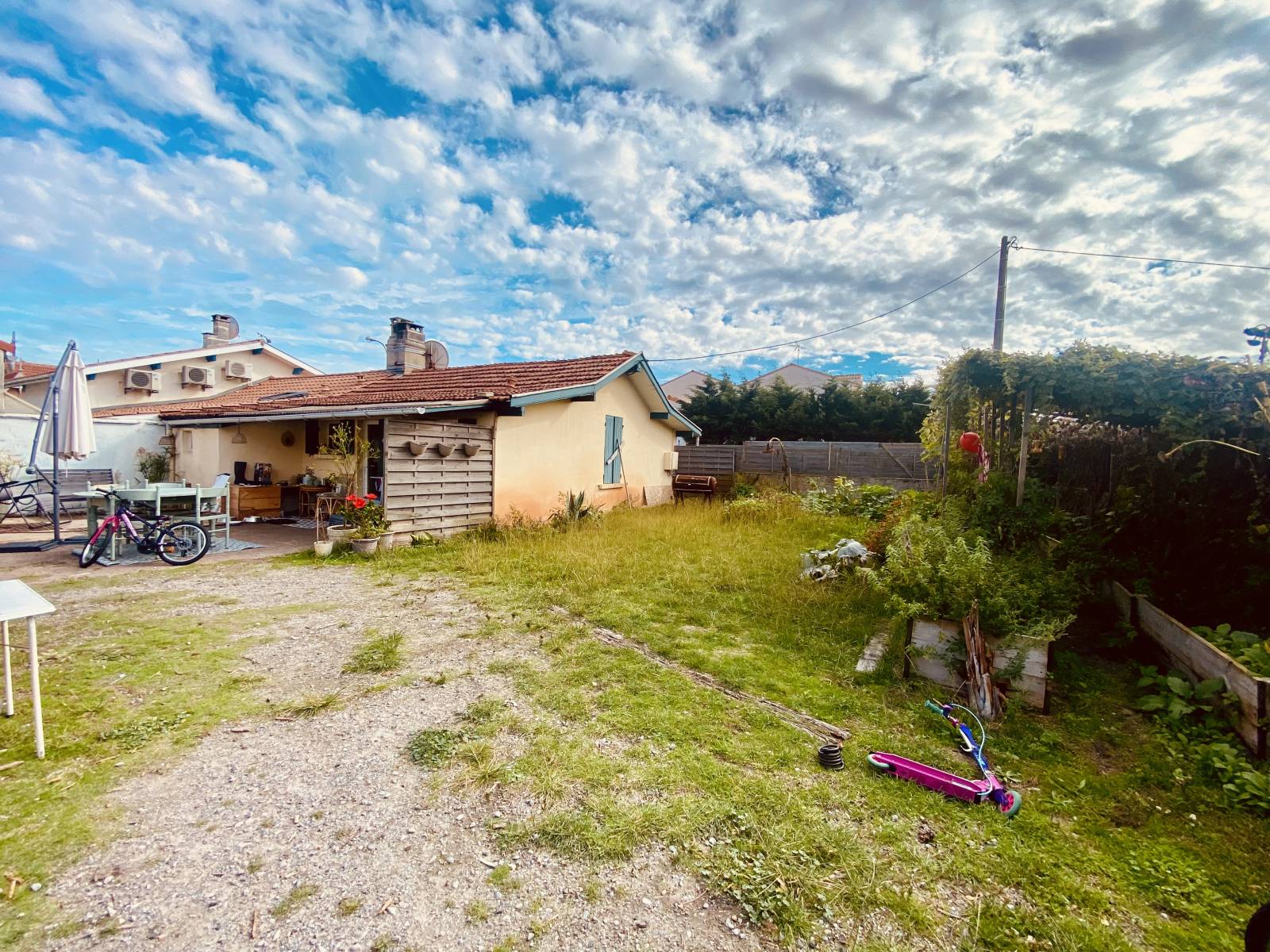 Maison à acheter proche de la plage avec deux chambres et jardin dans les Landes