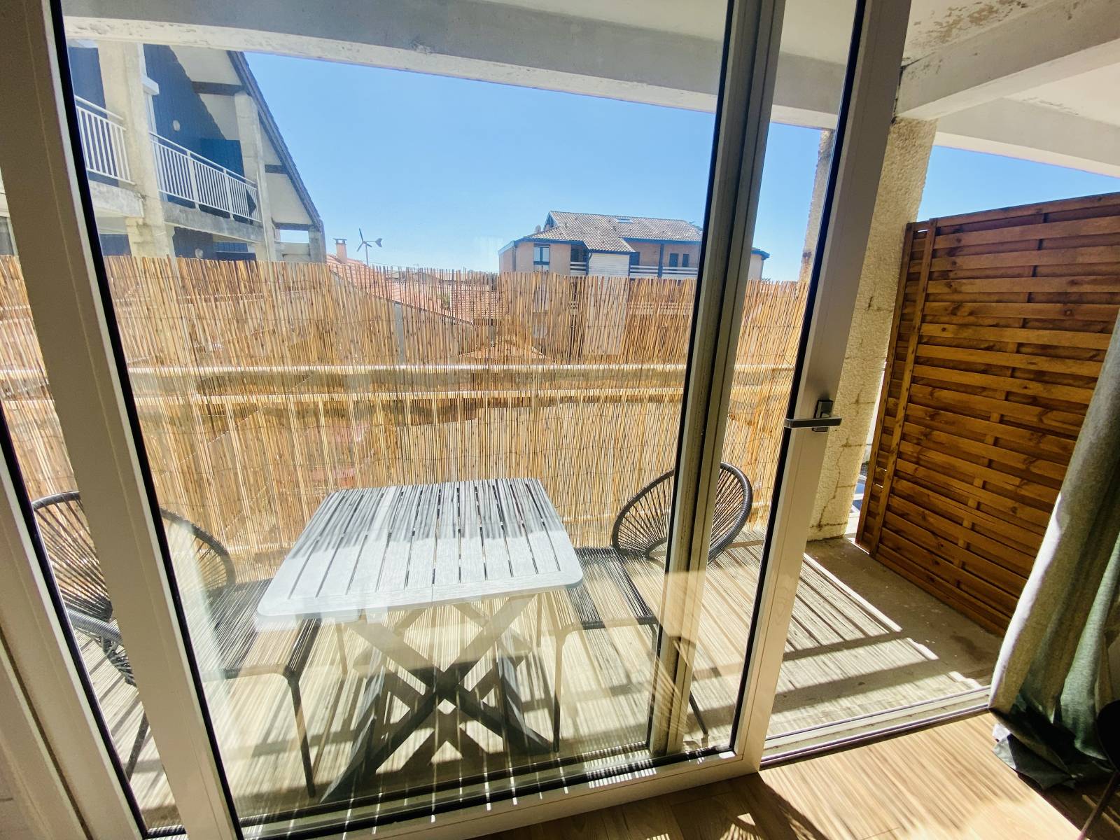 Vendu : Appartement T2 rénové  et équipé , proposé a la vente ,  avec Balcon et parking, proche plage et centre de Biscarrosse