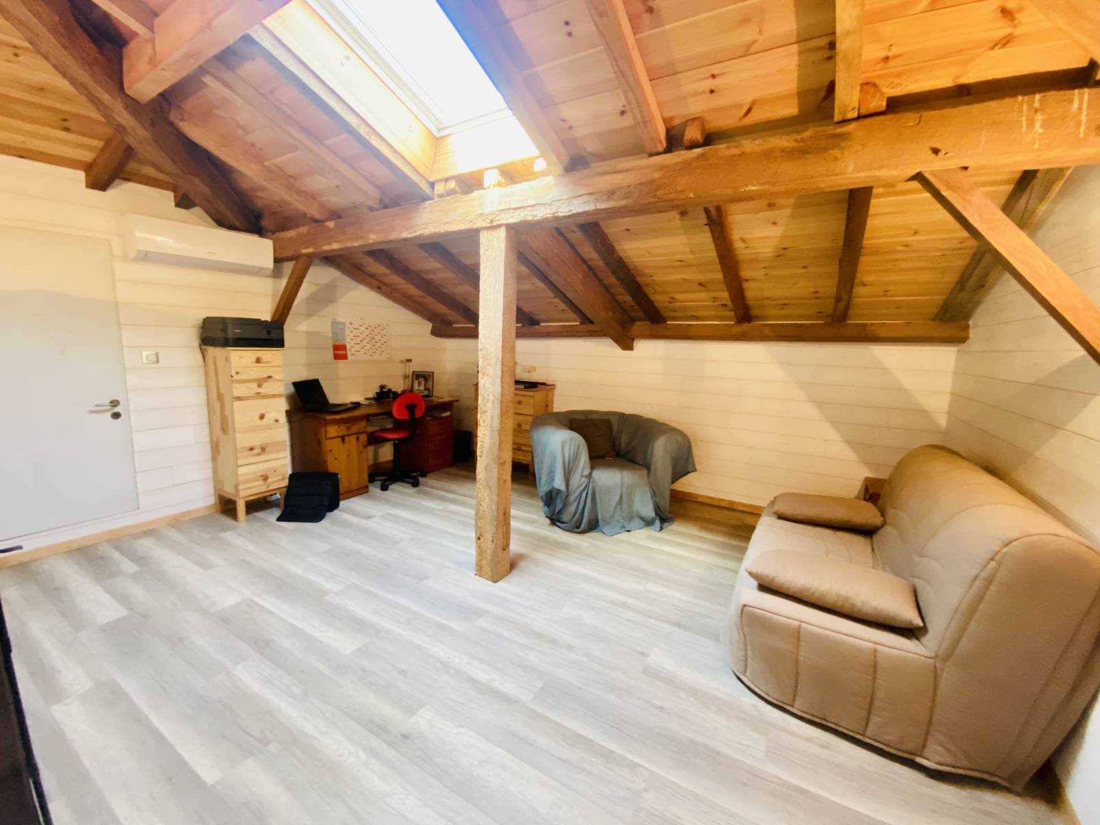 Vendu : Acheter une grange rénovée avec 4 chambres et piscine en centre-ville de Biscarrosse