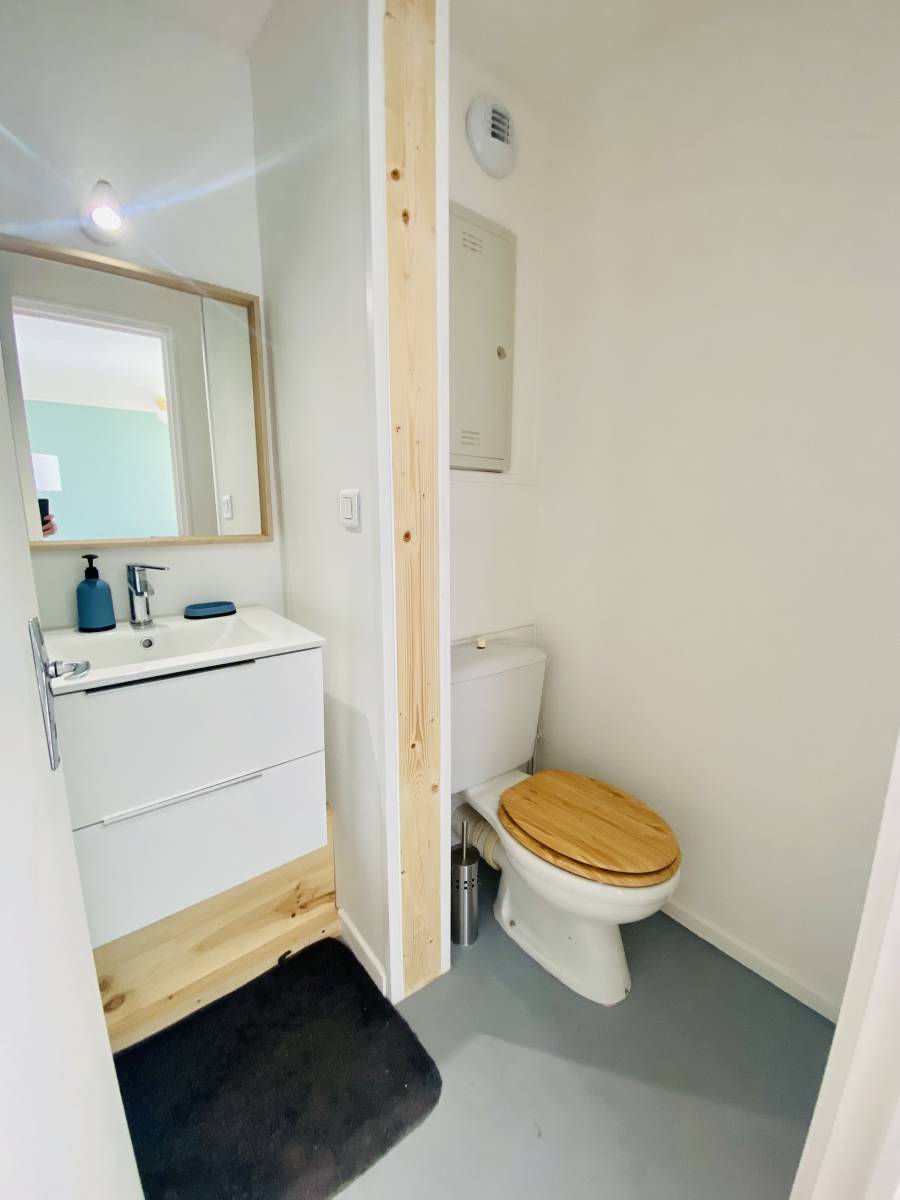 Vendu : Appartement T2 rénové  et équipé , proposé a la vente ,  avec Balcon et parking, proche plage et centre de Biscarrosse