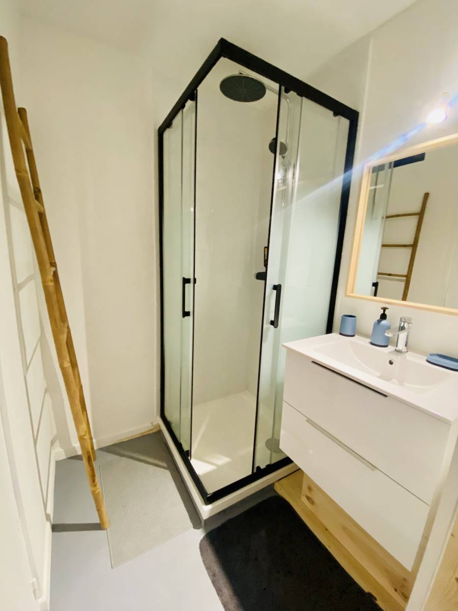 Vendu : Appartement T2 rénové  et équipé , proposé a la vente ,  avec Balcon et parking, proche plage et centre de Biscarrosse