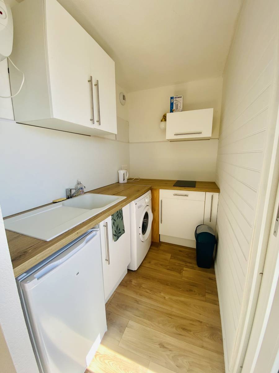 Vendu : Appartement T2 rénové  et équipé , proposé a la vente ,  avec Balcon et parking, proche plage et centre de Biscarrosse