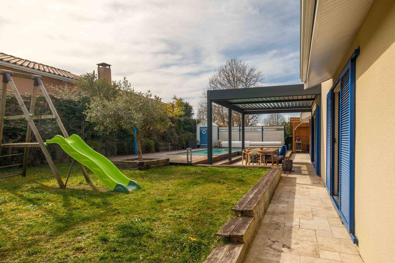 Agréable villa familiale de 4 chambres avec piscine dans une impasse à Biscarrosse Bourg