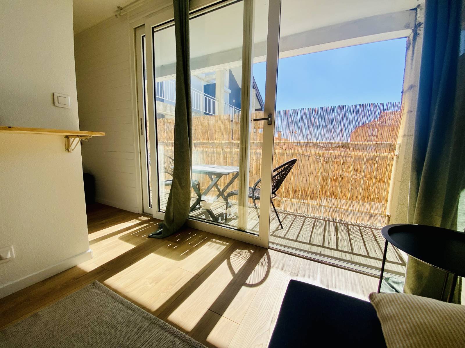 Vendu : Appartement T2 rénové  et équipé , proposé a la vente ,  avec Balcon et parking, proche plage et centre de Biscarrosse