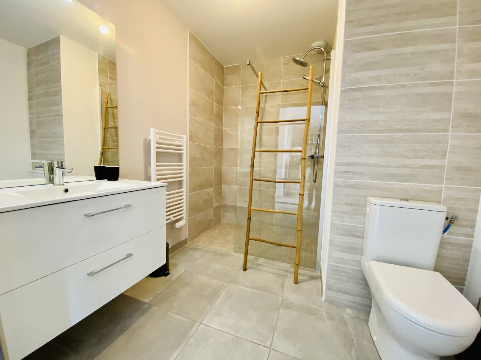 cherche appartement de type T3 , avec cuisine Américaine et balcon terrasse 40 Landes