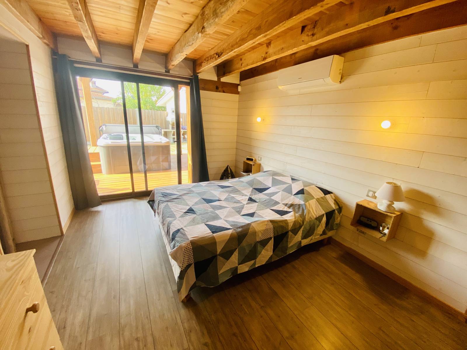 Vendu : Acheter une grange rénovée avec 4 chambres et piscine en centre-ville de Biscarrosse