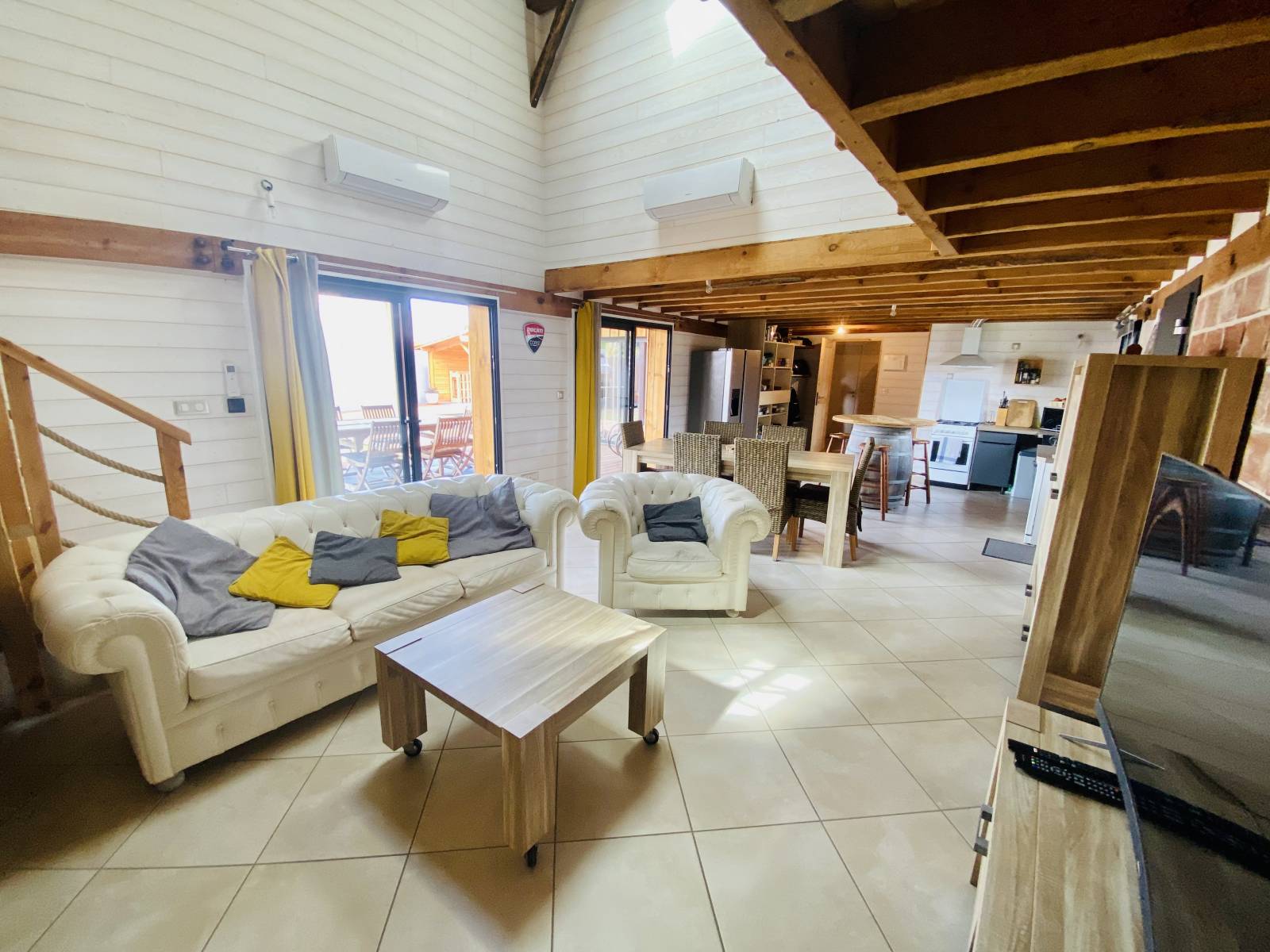 Vendu : Acheter une grange rénovée avec 4 chambres et piscine en centre-ville de Biscarrosse