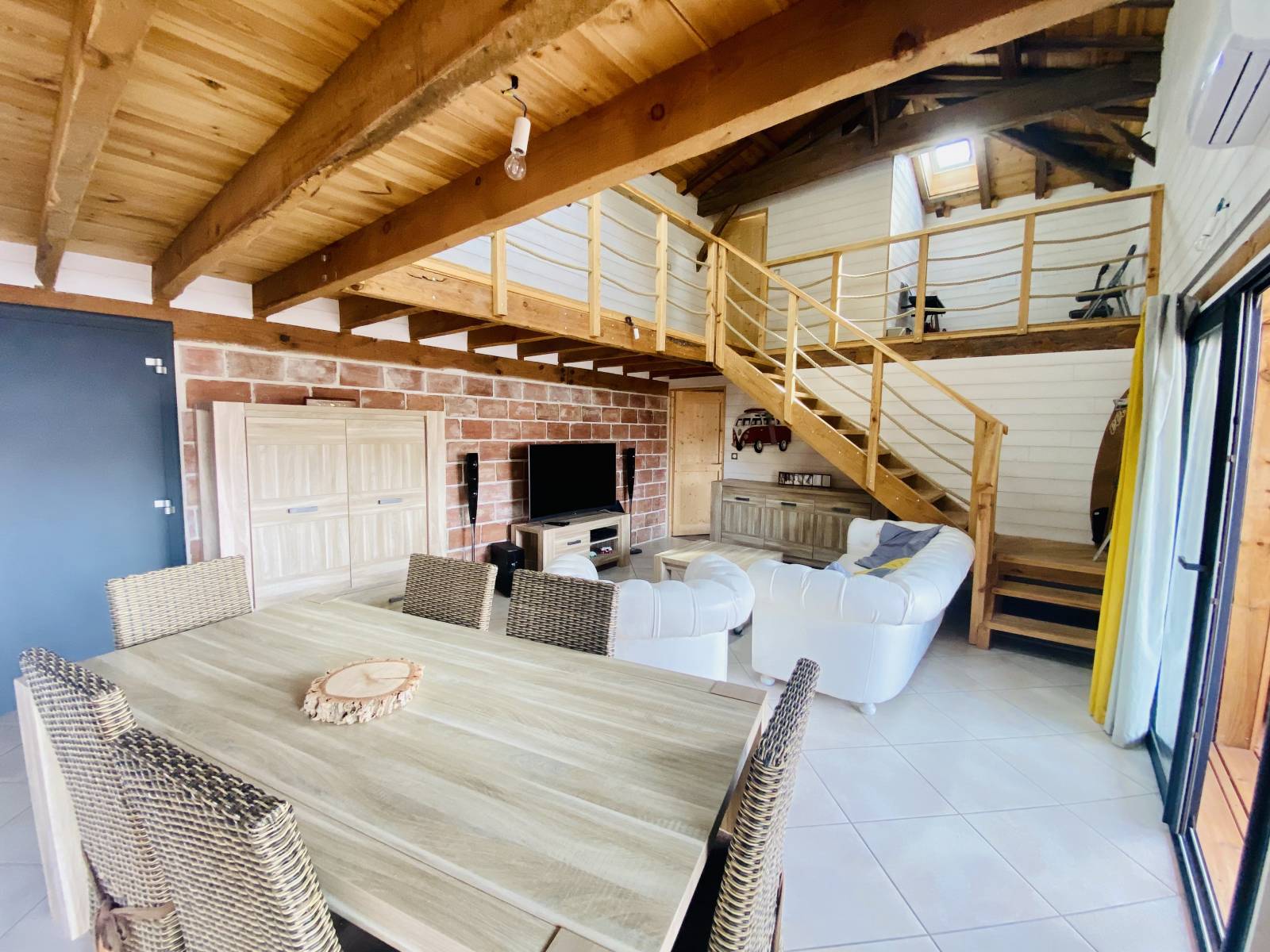 Vendu : Acheter une grange rénovée avec 4 chambres et piscine en centre-ville de Biscarrosse