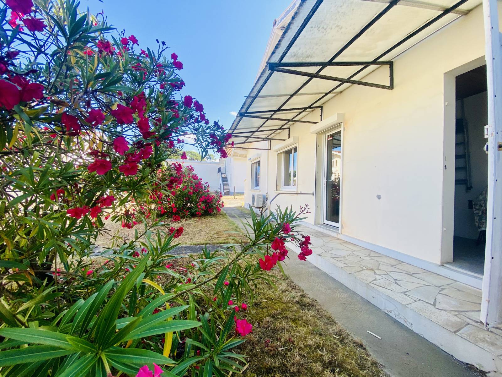 Maison à vendre avec quatre chambres à  Biscarrosse