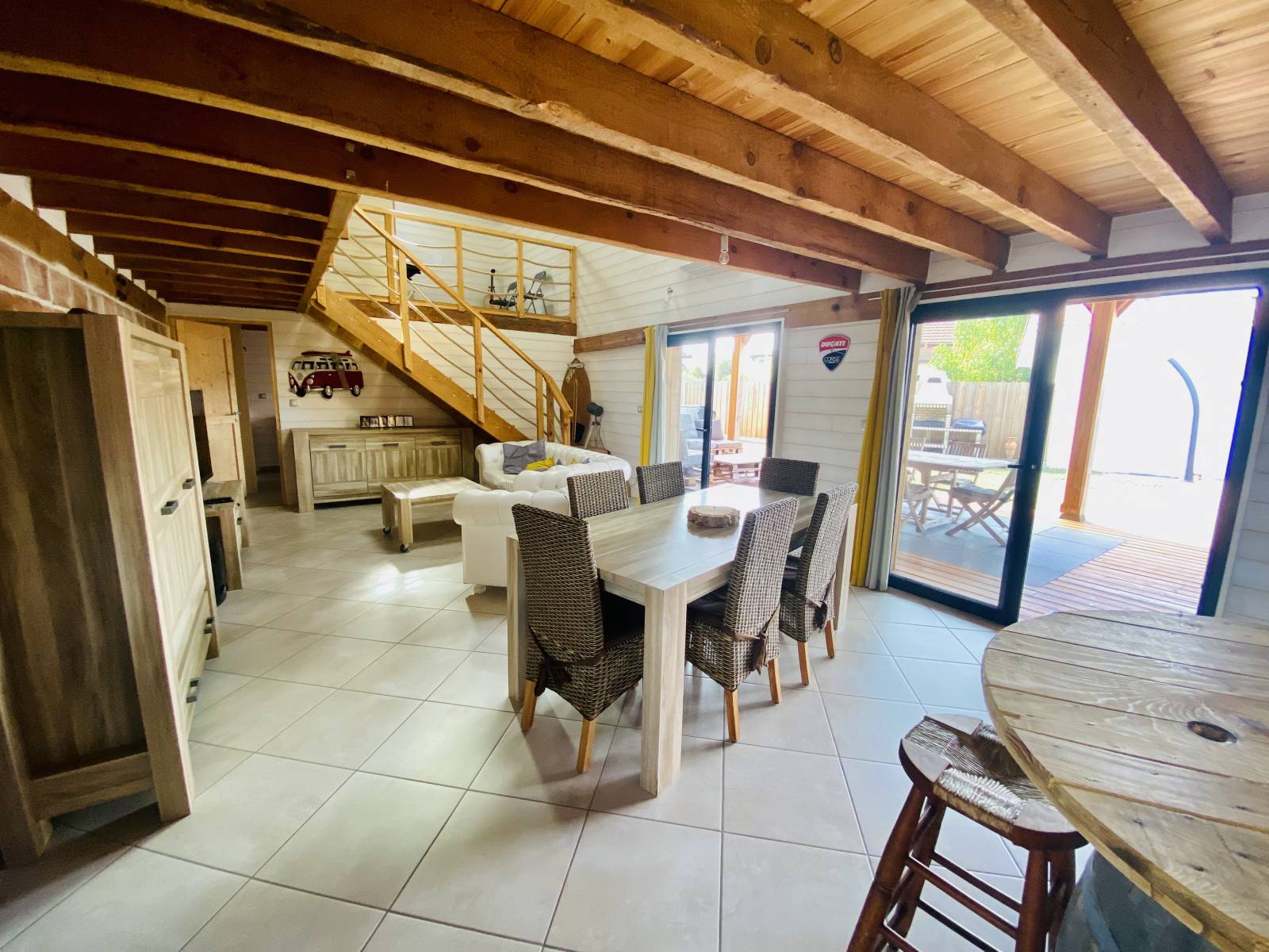 Vendu : Acheter une grange rénovée avec 4 chambres et piscine en centre-ville de Biscarrosse