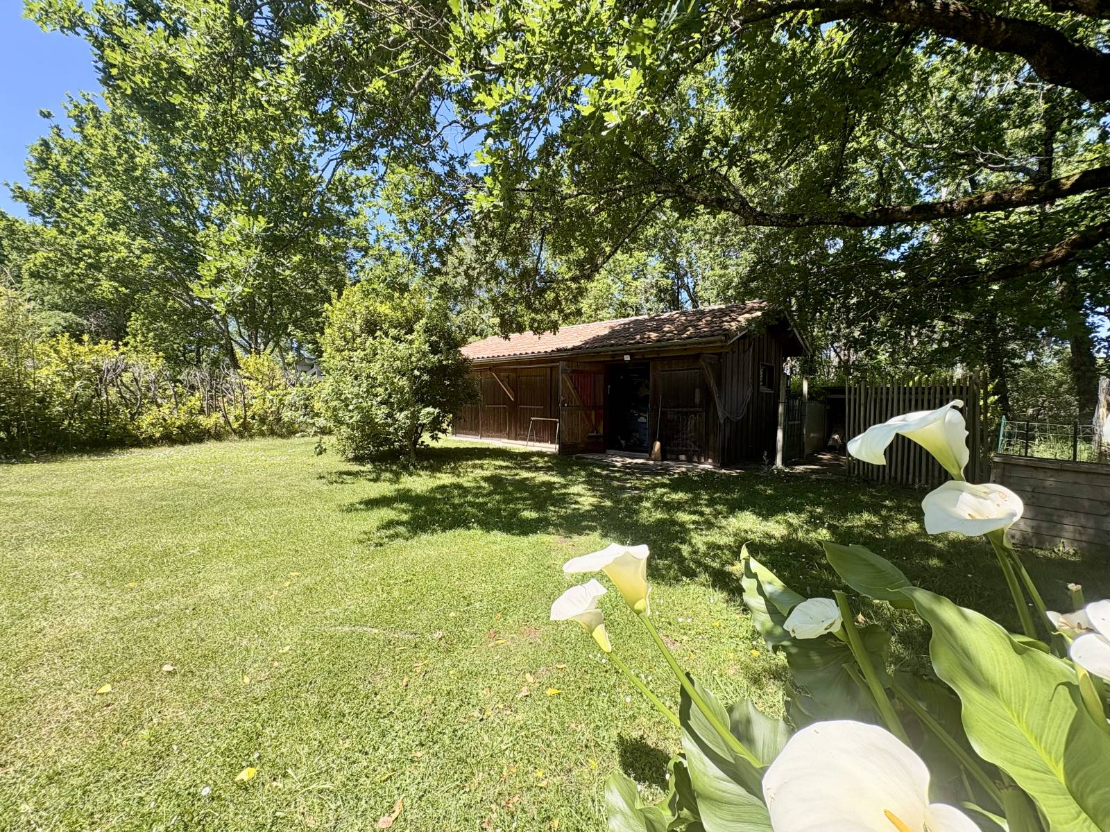 Agréable Landaise Familiale avec piscine sur son joli terrain arboré de 2650m²