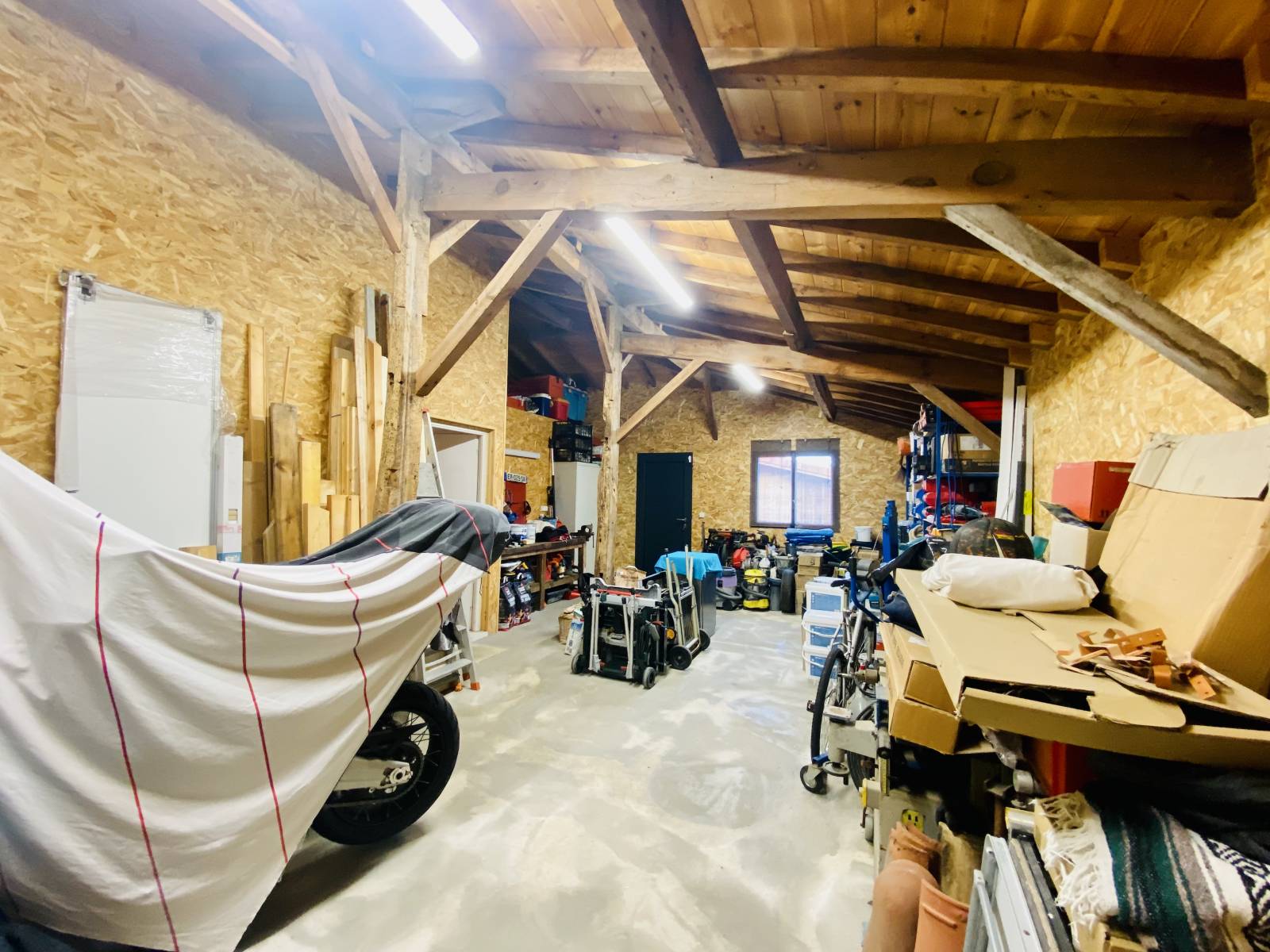 Vendu : Acheter une grange rénovée avec 4 chambres et piscine en centre-ville de Biscarrosse