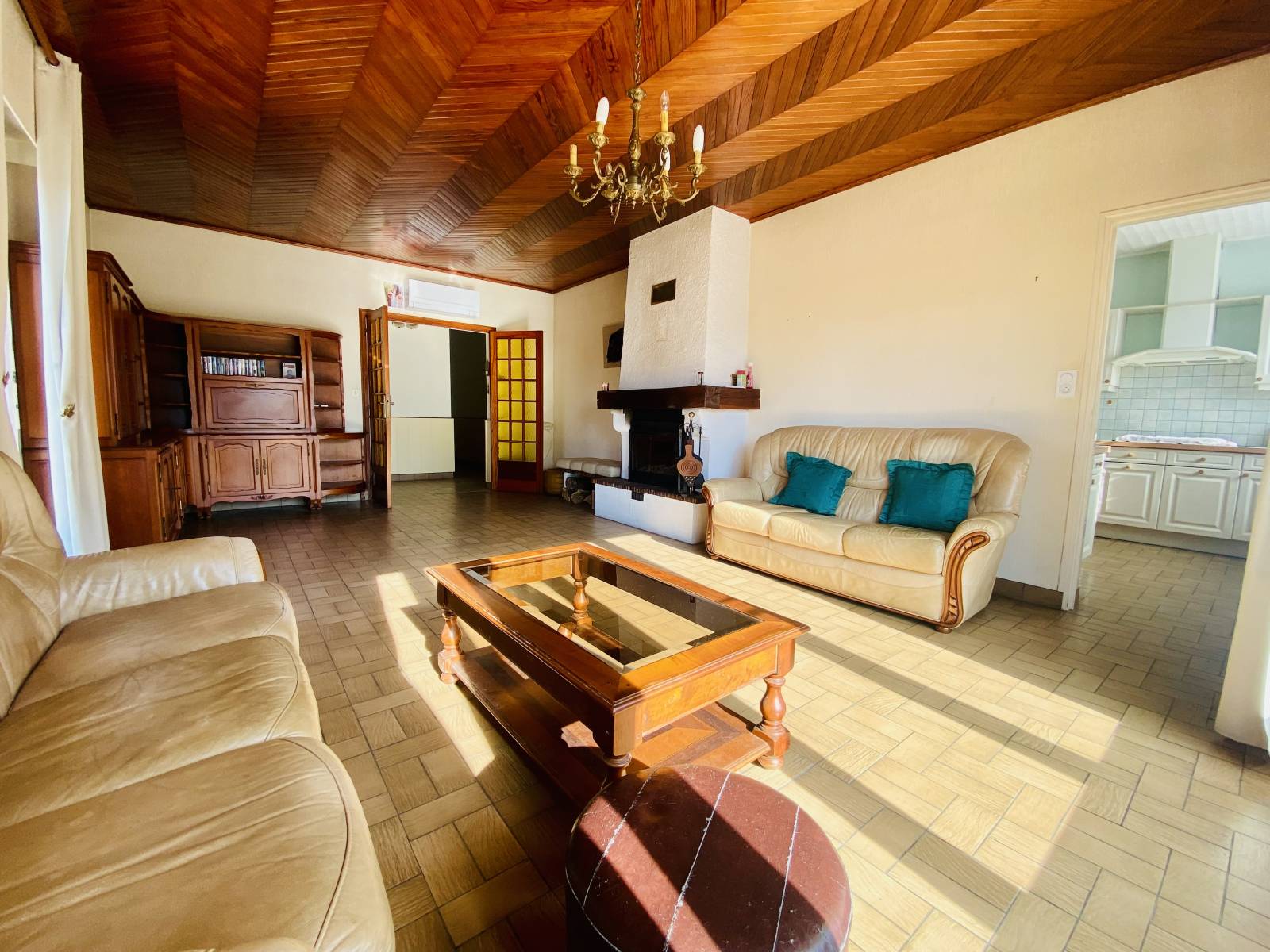 Agréable maison traditionnelle 4 Chambres avec magnifique terrain en Centre-ville