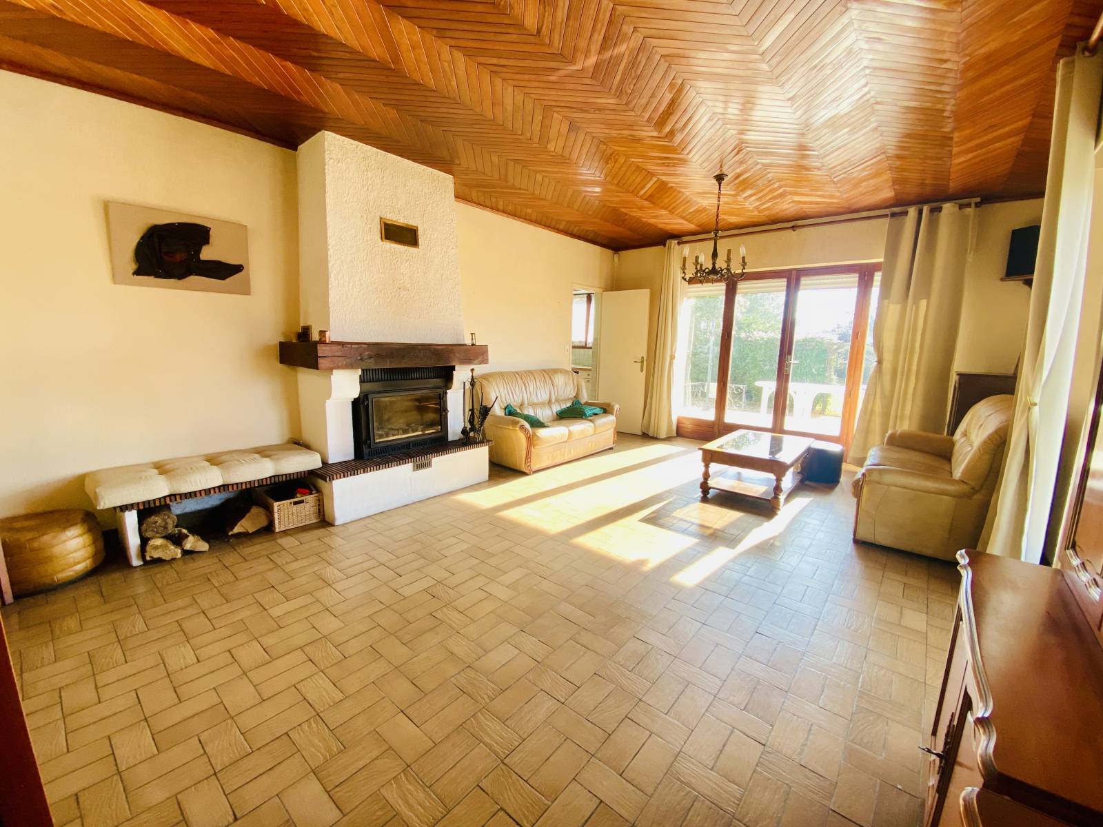 Agréable maison traditionnelle 4 Chambres avec magnifique terrain en Centre-ville