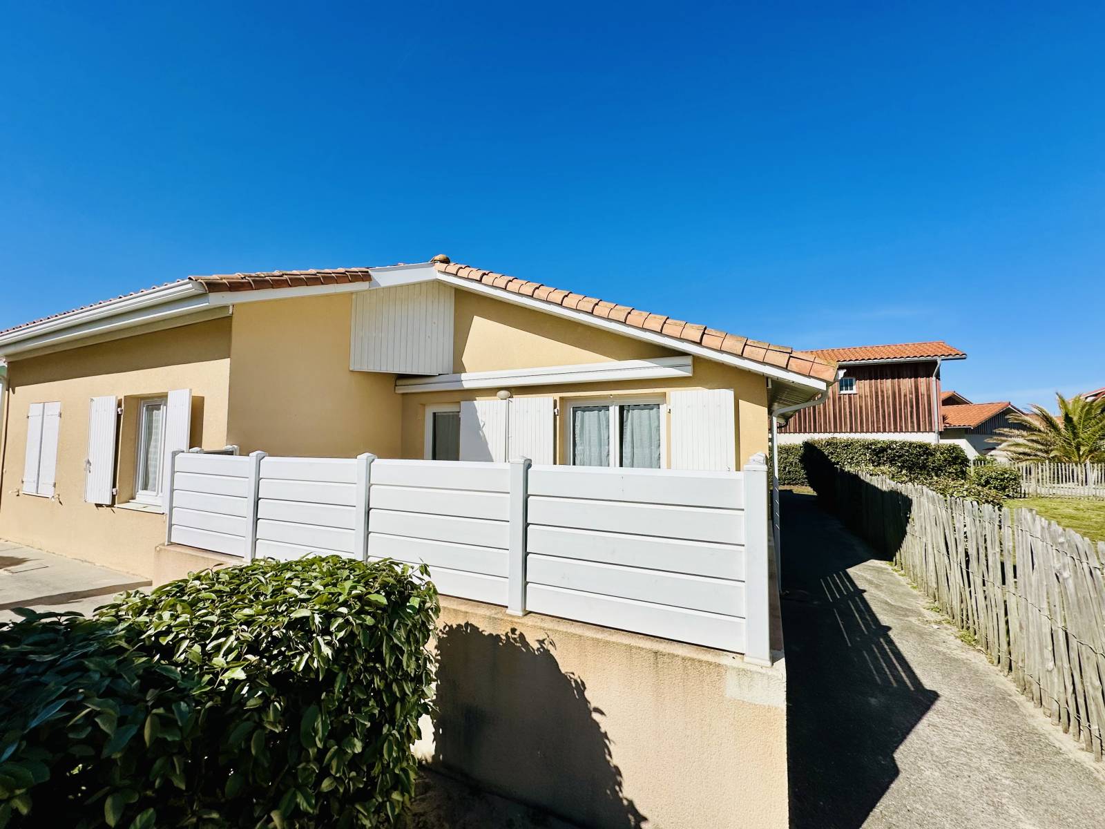 Agréable Pavillon 2 chambres dans une résidence avec piscine à Biscarrosse Plage