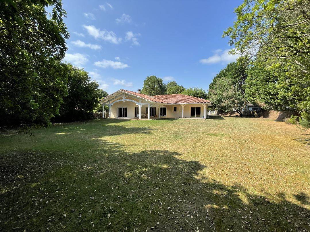 VILLA AU CALME A LA VENTE  PROCHE DU CENTRE VILLE BISCARROSSE