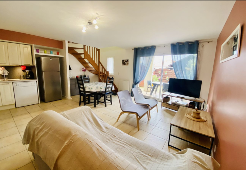 Chambre du rez-de-chaussée modulable : deux lits simples ou un grand lit double selon vos besoins