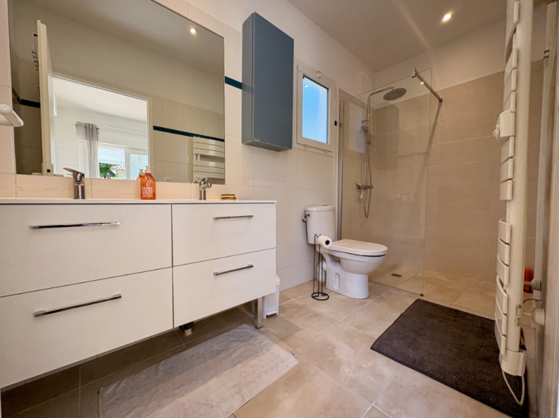 Villa moderne avec piscine et wifi à louer proche du golf de Biscarrosse