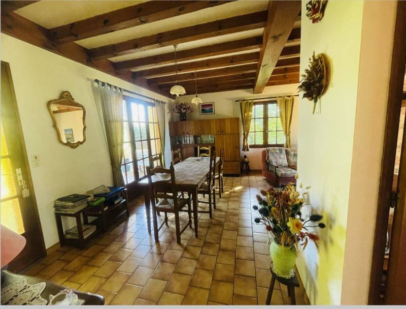 Maison plain-pied à vendre à Biscarrosse Plage avec grand terrain piscinable, garage aménagé et fort potentiel