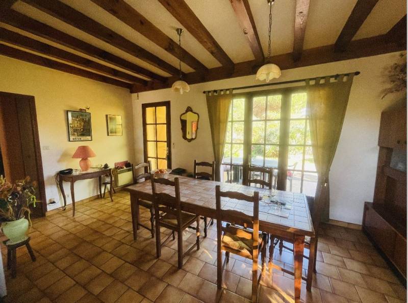 Maison plain-pied à vendre à Biscarrosse Plage avec grand terrain piscinable, garage aménagé et fort potentiel