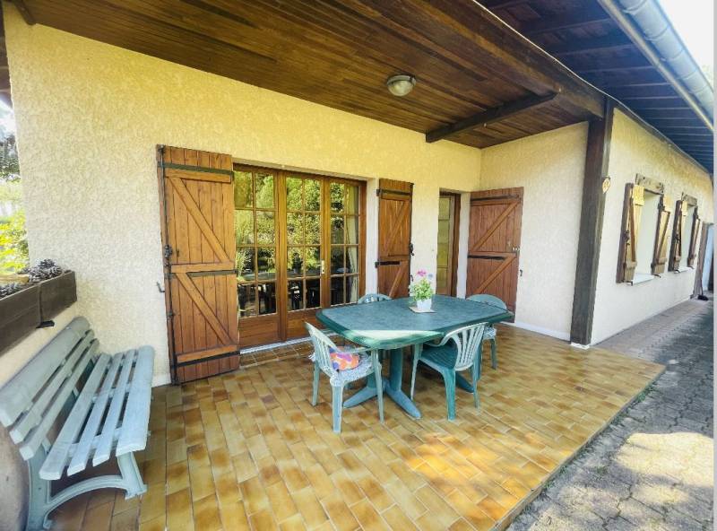 Maison plain-pied à vendre à Biscarrosse Plage avec grand terrain piscinable, garage aménagé et fort potentiel