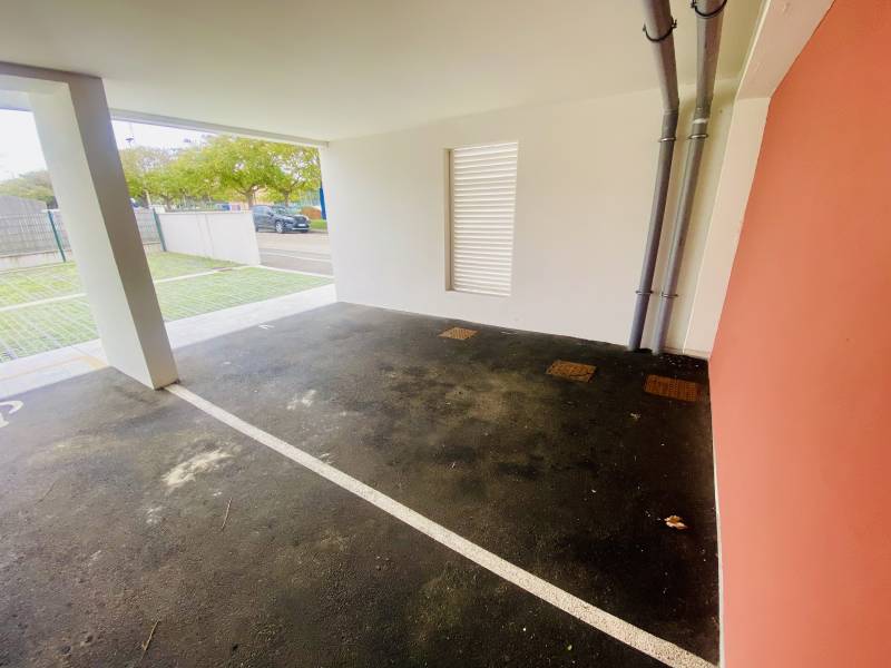 Parking couvert à vendre au centre-ville de Biscarrosse Plage