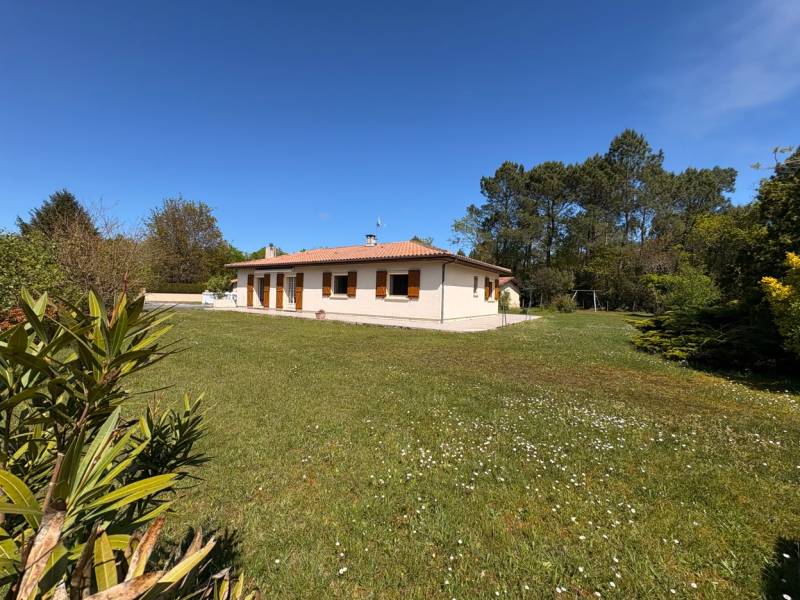 Agréable Propriété sur terrain de 2450m² en bordure de forêt à Biscarrosse