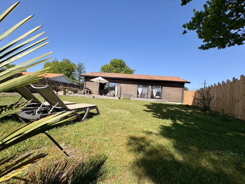 Agréable Maison Ossature Bois avec 3 Chambres à Parentis en Born