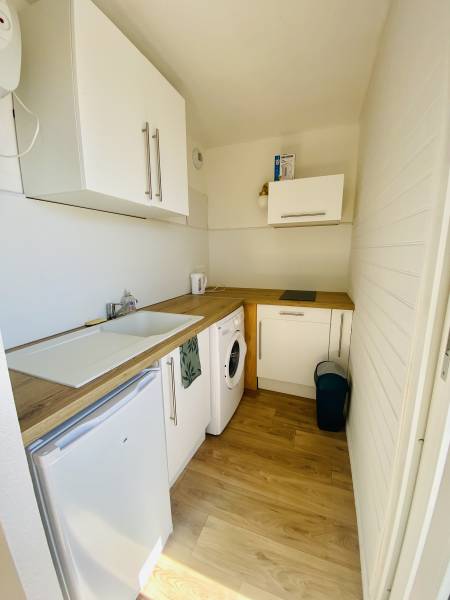 Vendu : Appartement T2 rénové  et équipé , proposé a la vente ,  avec Balcon et parking, proche plage et centre de Biscarrosse